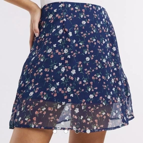 Wednesday's Girl Boho Mini Skirt in Blue Vintage Floral Size Medium - Picture 3 of 6